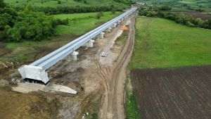 Aktor: Lucrările la linia Braşov-Sighişoara avansează pe 20 de fronturi